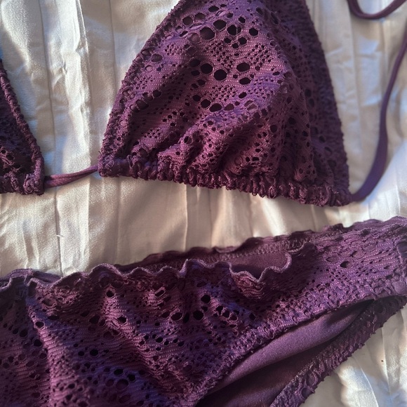 💜💜EUC-SUPER CUTE PURPLE BIKINI WITH CHEEKY BOTTOMS SZ L💜💜 - Picture 2 of 7